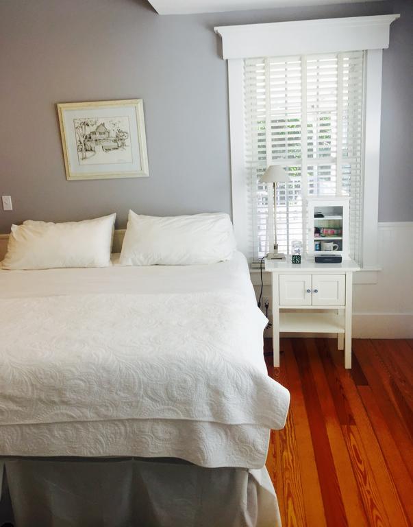 Crocker House Inn Vineyard Haven Room photo