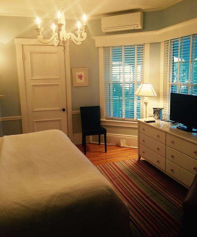 Crocker House Inn Vineyard Haven Room photo
